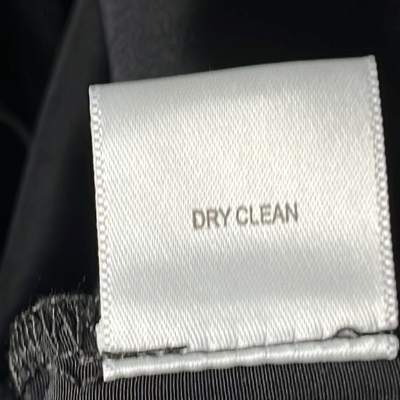 NEWPORT NEWS Women’s Black Ruffled  Button Front Blouse Size M - Picture 9 of 9